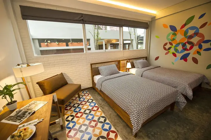 Депок: Lokal Hotel & Restaurant
