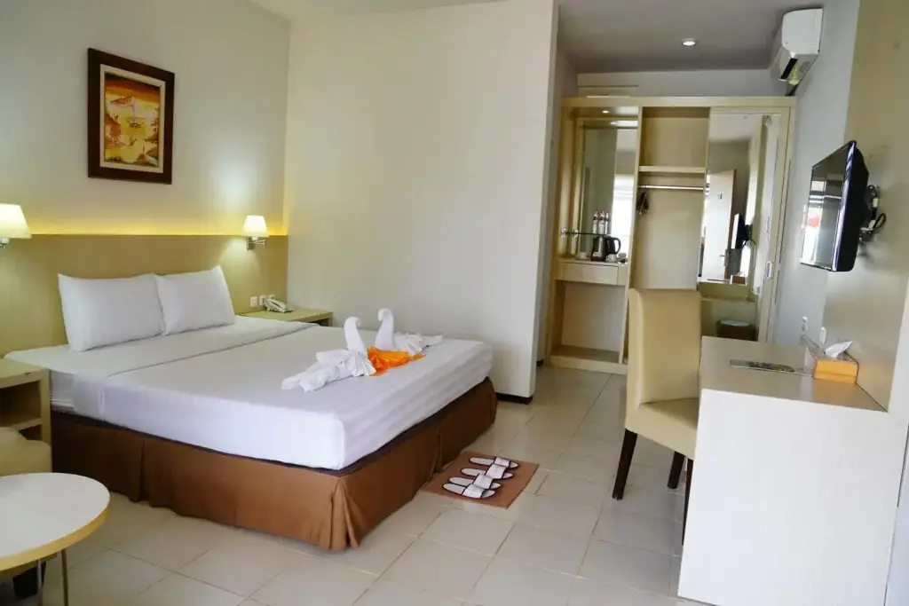 Бату: Hotel Metropole