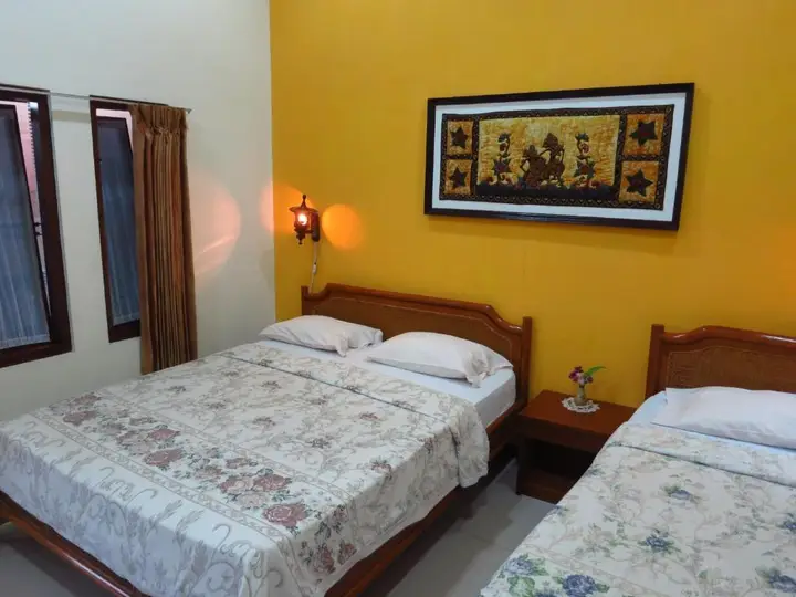 Маланг: Ennys Guest House