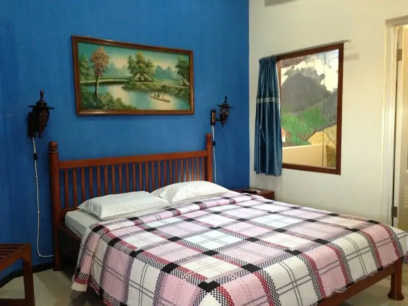 Маланг: Ennys Guest House