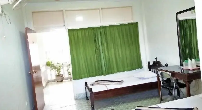 Паданг: Garuda Hotel