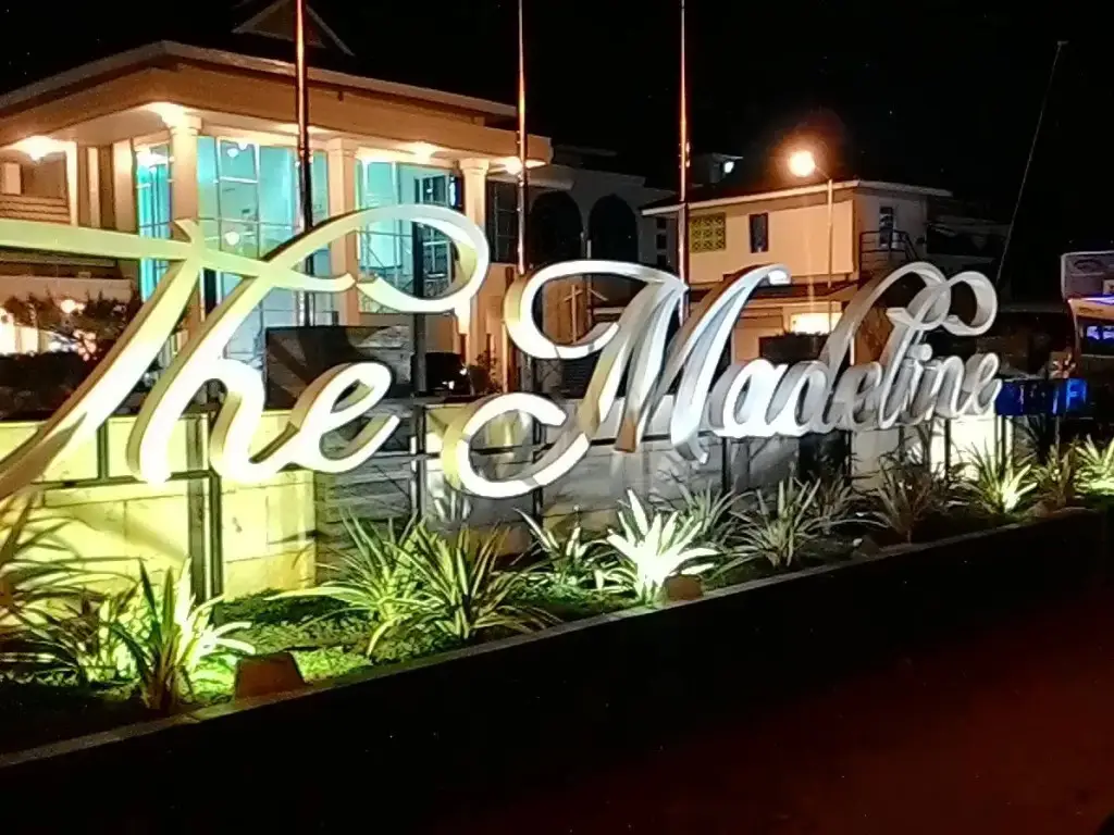 Бенгкулу: The Madeline Hotel