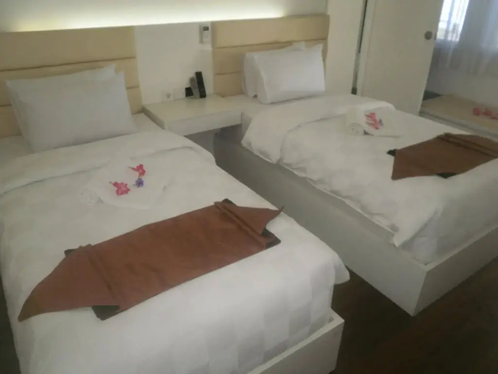 Паданг: Cavery Beach Hotel
