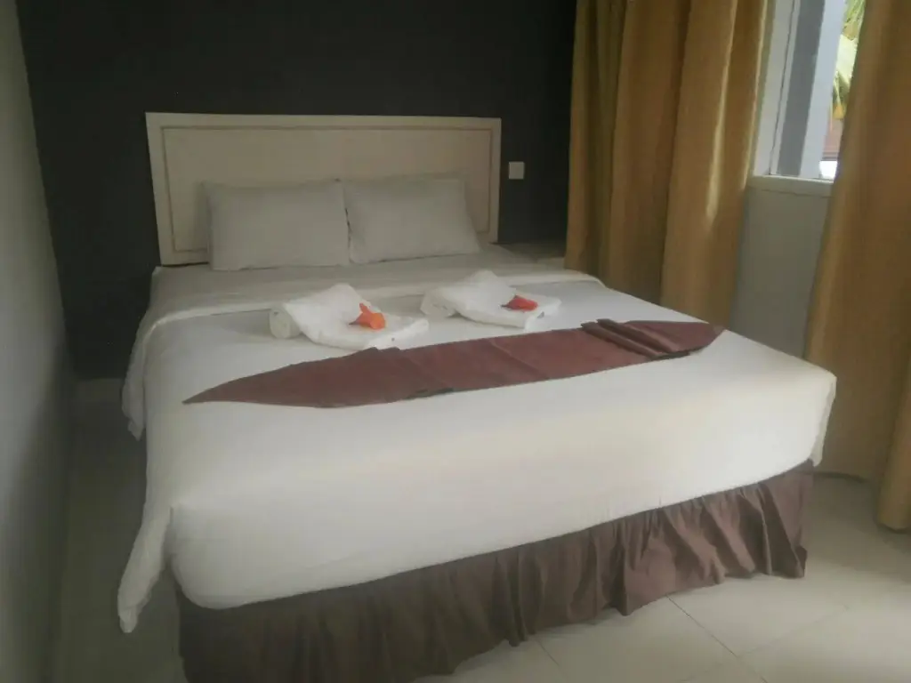 Паданг: Cavery Beach Hotel