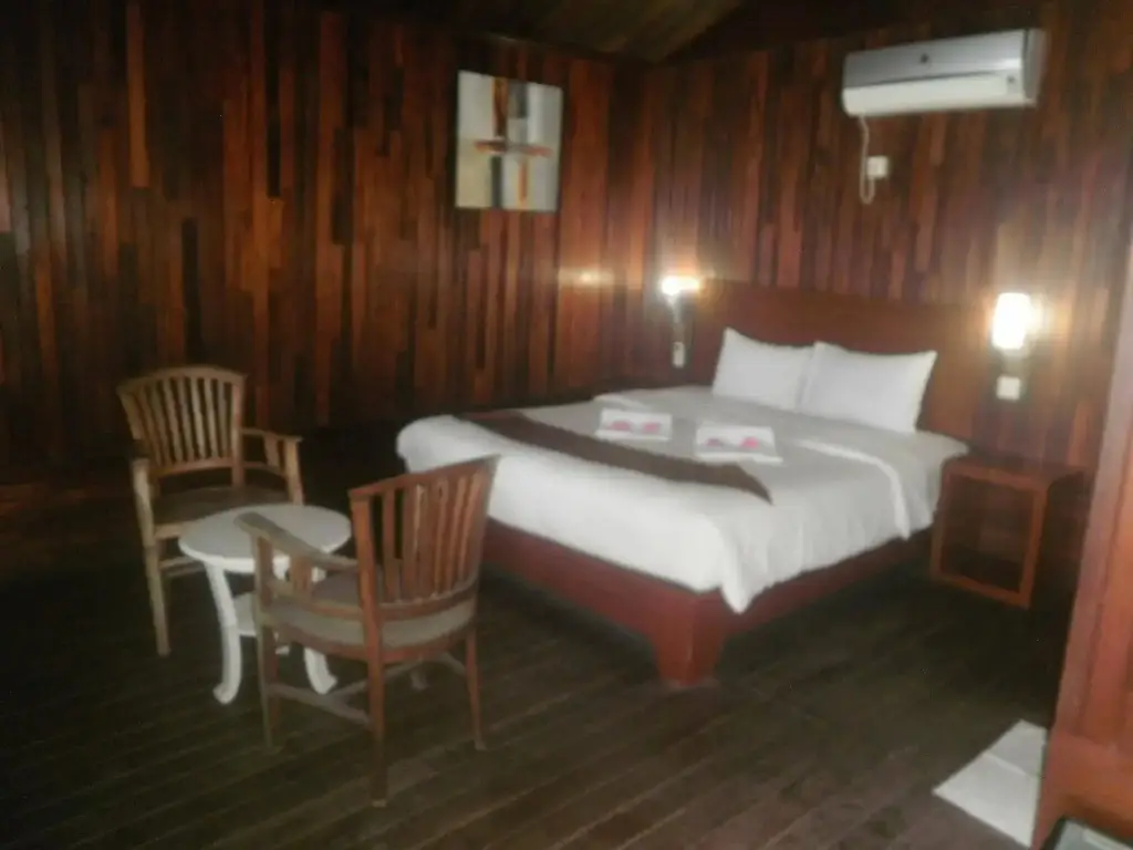 Паданг: Cavery Beach Hotel
