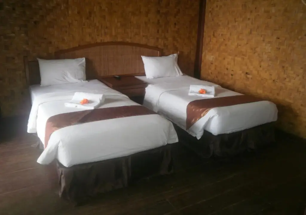 Паданг: Cavery Beach Hotel