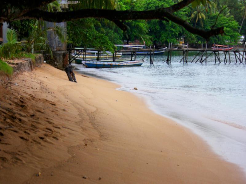 Паданг: Cavery Beach Hotel