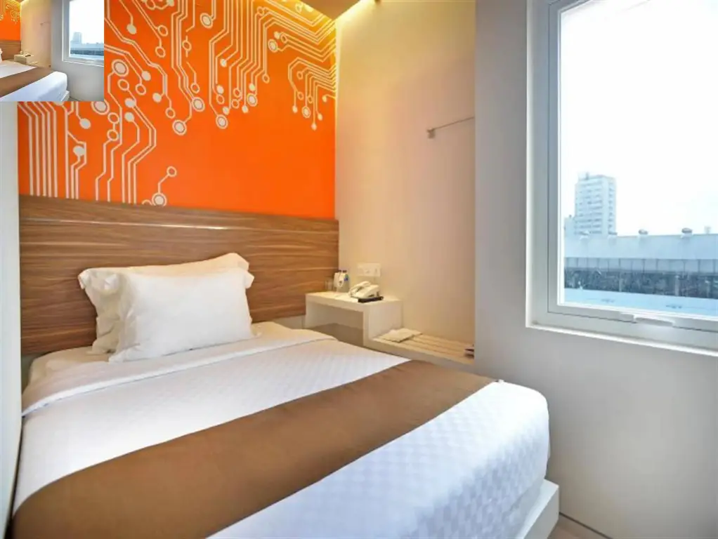 Сурабая: The Life Hotels