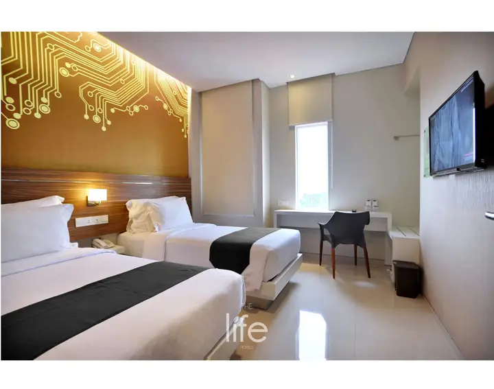 Сурабая: The Life Hotels