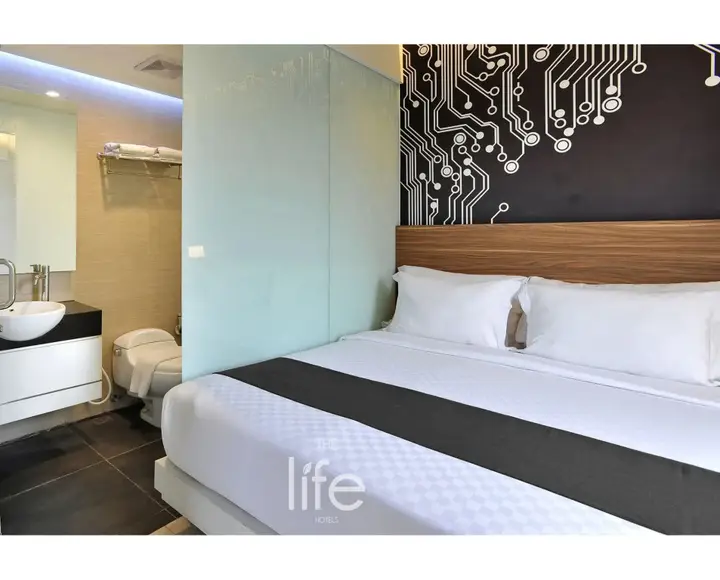 Сурабая: The Life Hotels