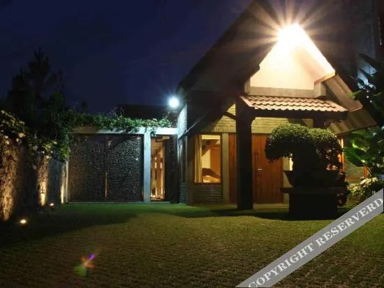 Паромпонг: The Beautiful and Unique Omega Villa