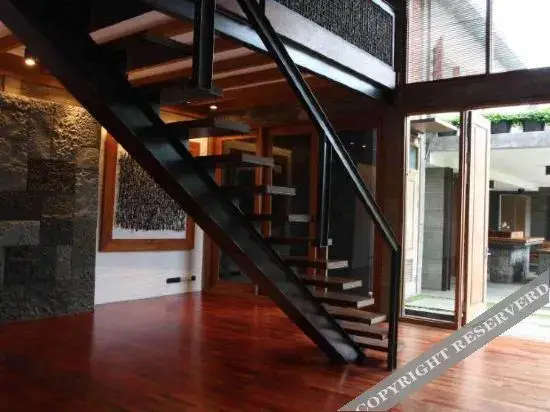Паромпонг: The Beautiful and Unique Omega Villa