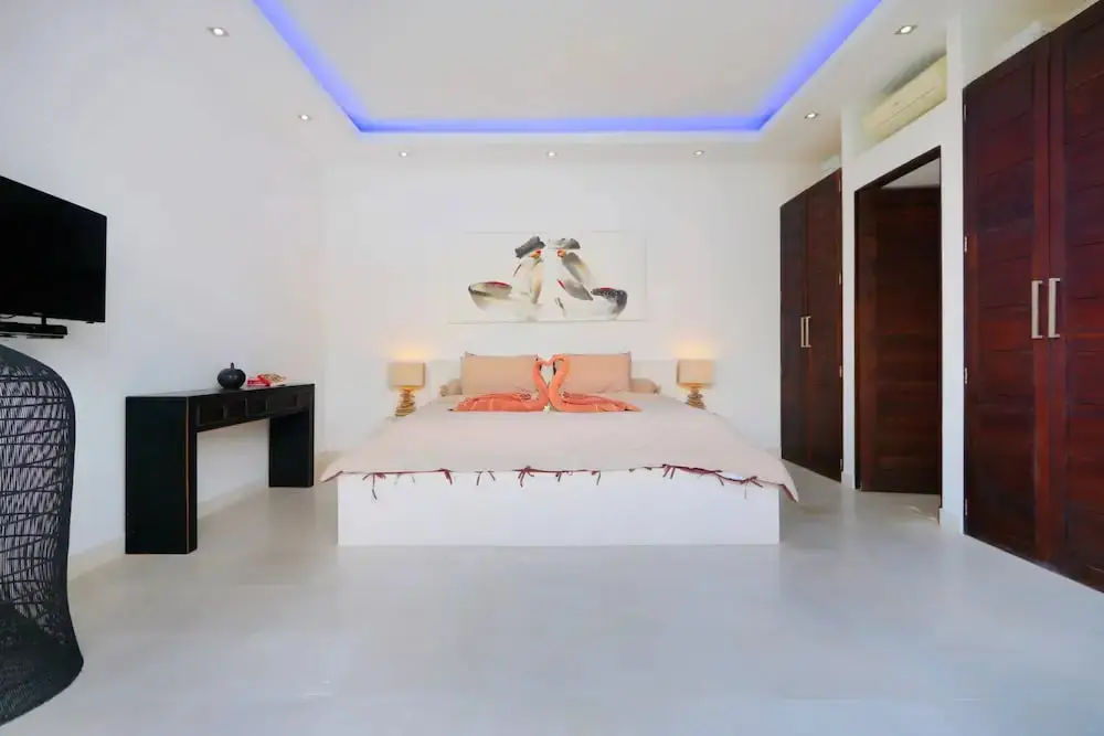 Кута: Elegant Private Villa, 3 BR, Seminyak With Staff