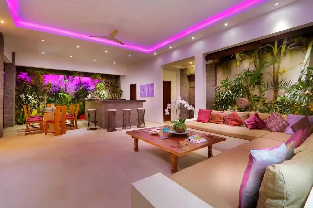 Кута: Elegant Private Villa, 3 BR, Seminyak With Staff