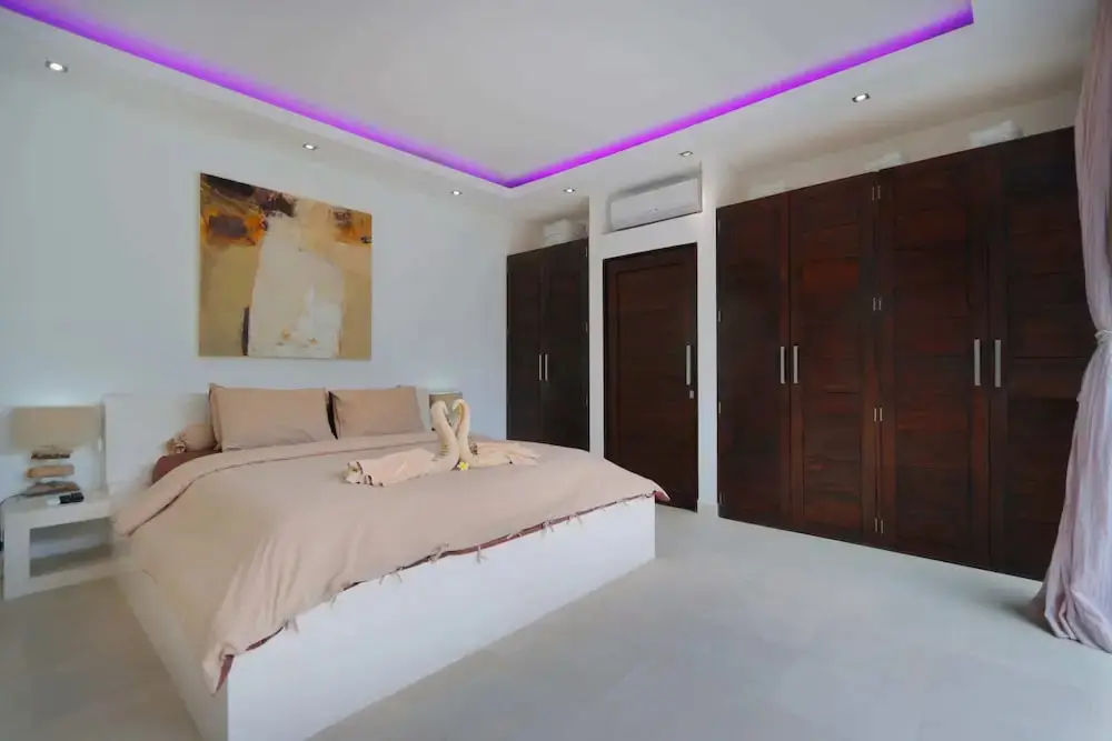 Кута: Elegant Private Villa, 3 BR, Seminyak With Staff