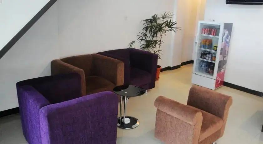 Кендари: Adipati Hotel