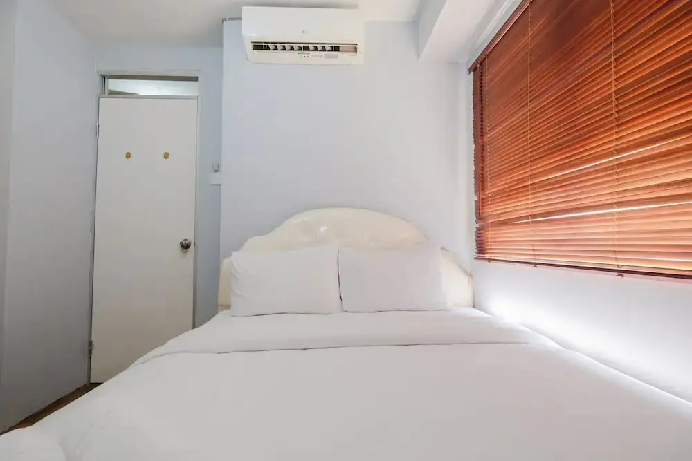 Джакарта: GV21 Property at Grand Emerald Apartment