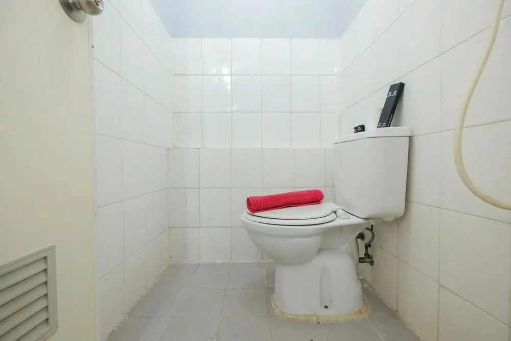 Джакарта: GV21 Property at Grand Emerald Apartment