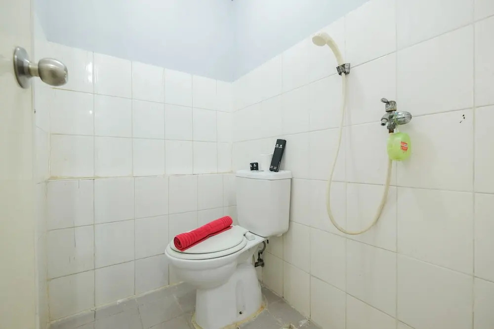 Джакарта: GV21 Property at Grand Emerald Apartment