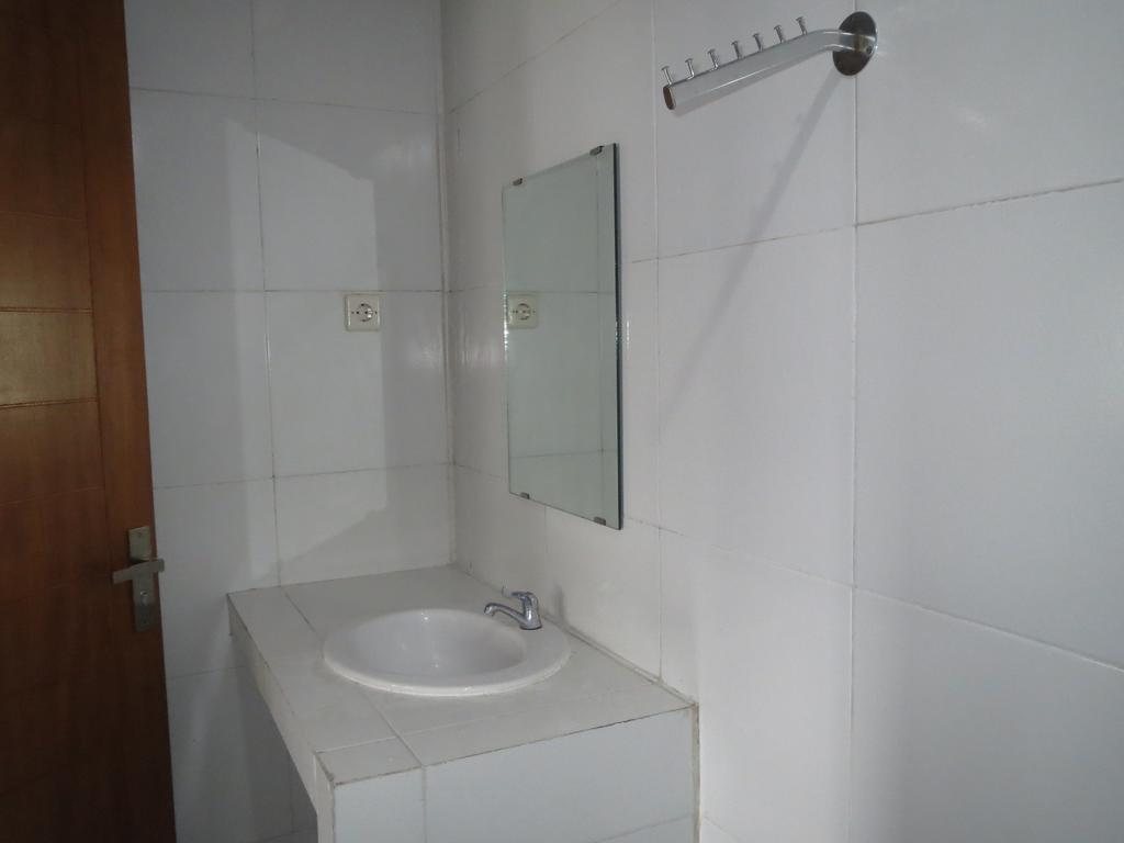 Джомбанг: Netral Hotel