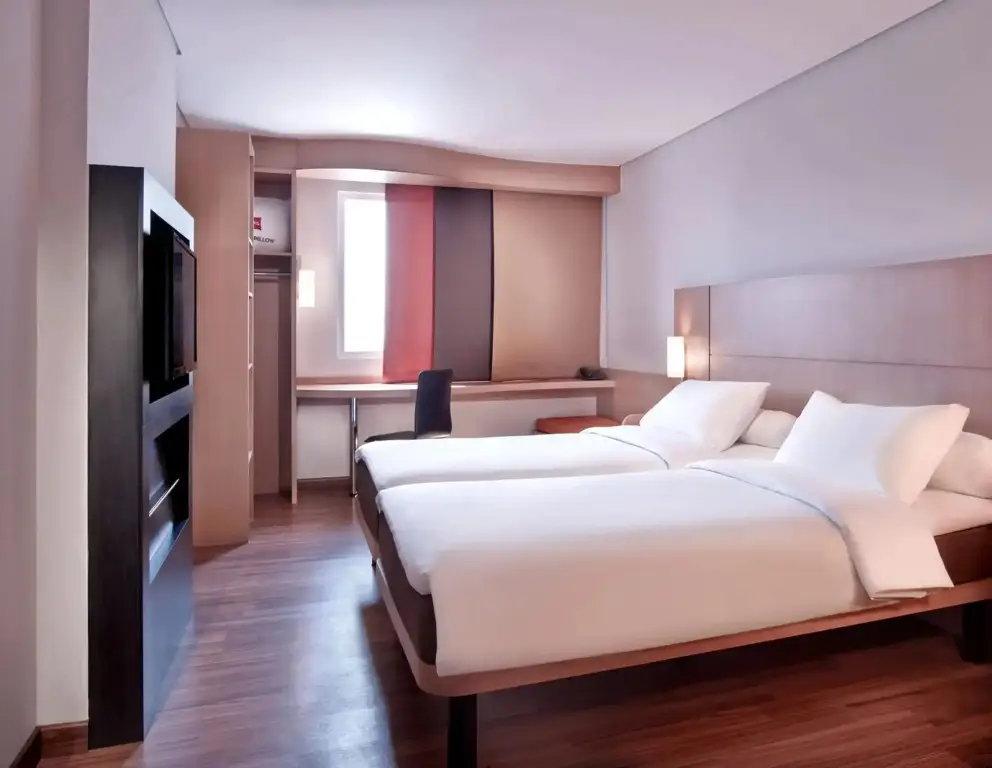 Legok: Ibis Gading Serpong