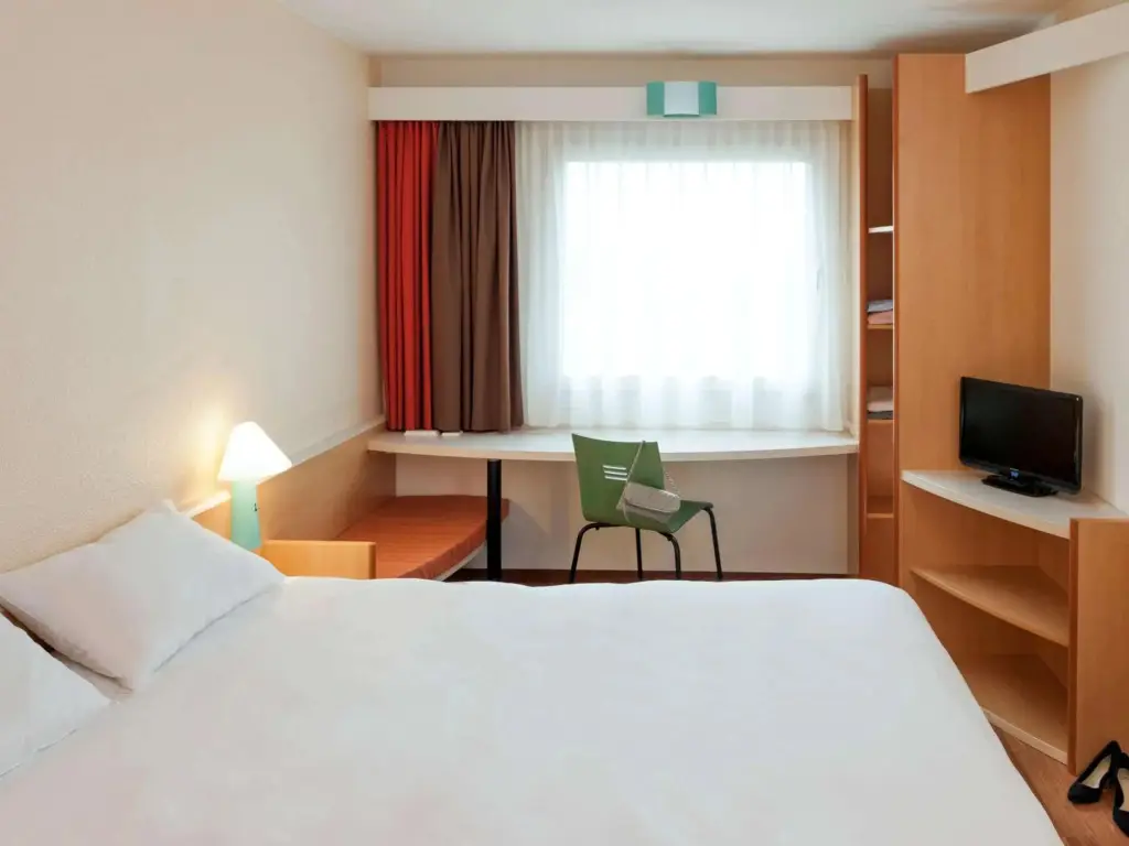 Legok: Ibis Gading Serpong