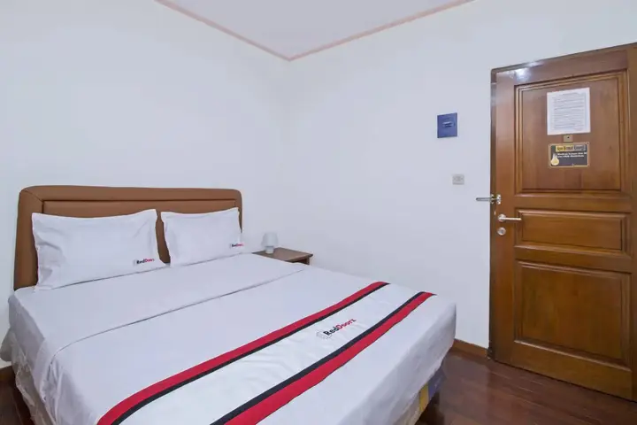 Джакарта: RedDoorz @ Petojo