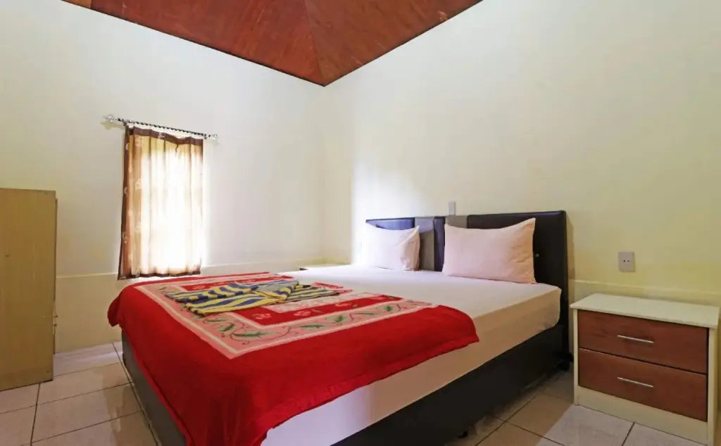 Озеро Тоба: Tuk Tuk Timbul Bungalows