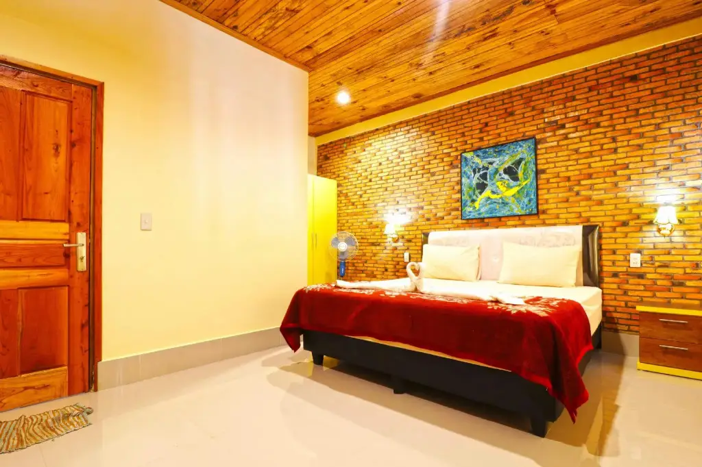 Озеро Тоба: Tuk Tuk Timbul Bungalows