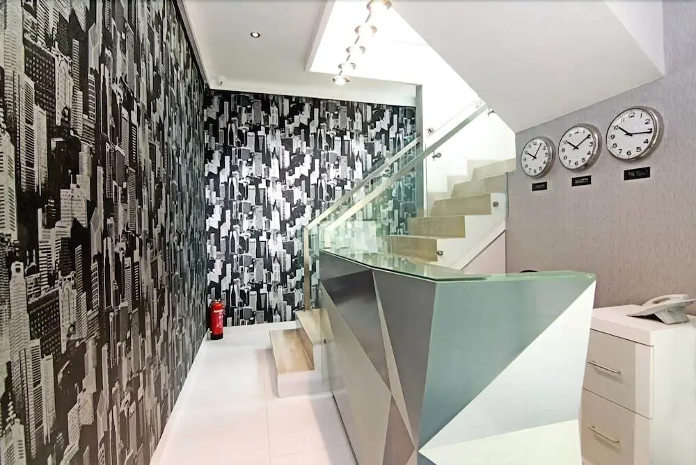 Джакарта: ehouzz