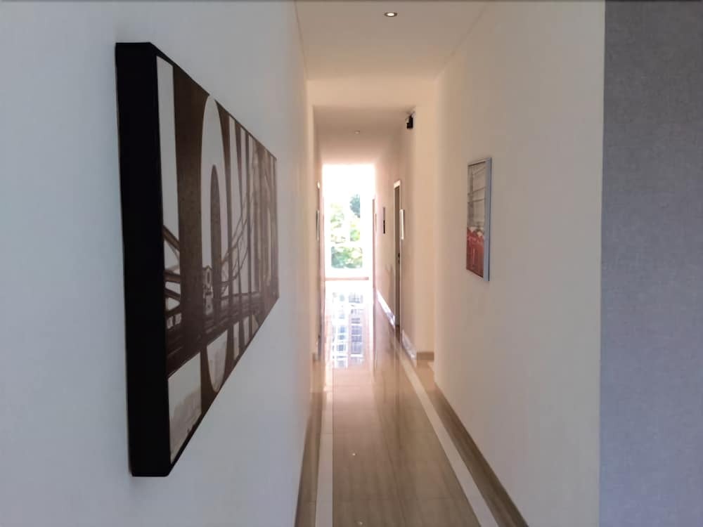 Джакарта: ehouzz