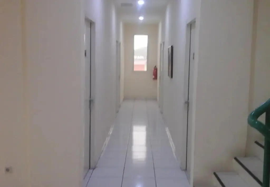 Джамби: Hotel J8