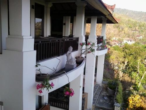 Бунутан: Sandhy Buddha Bungalow
