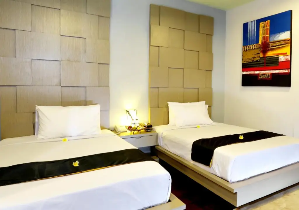 Бангли: The Cave Hotel