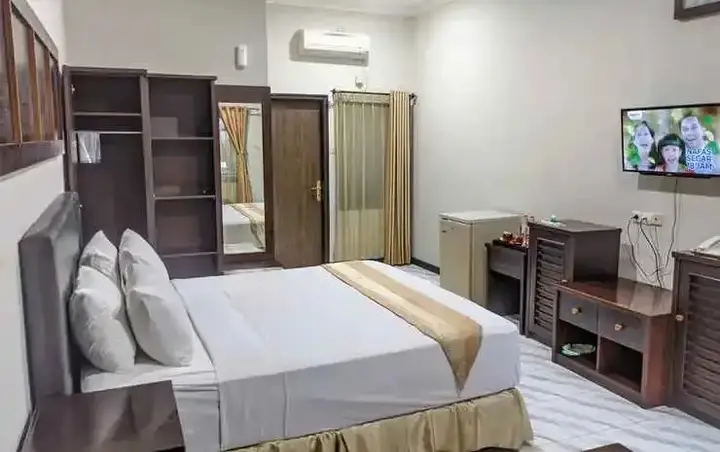 Караванг: Hotel Grand Pangestu