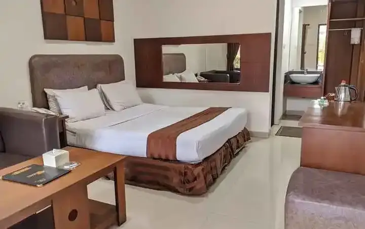 Караванг: Hotel Grand Pangestu