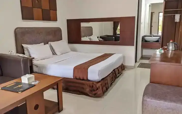 Караванг: Hotel Grand Pangestu