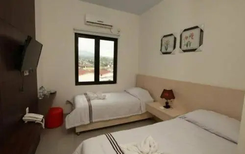 Битунг: Summer Hotel Bitung