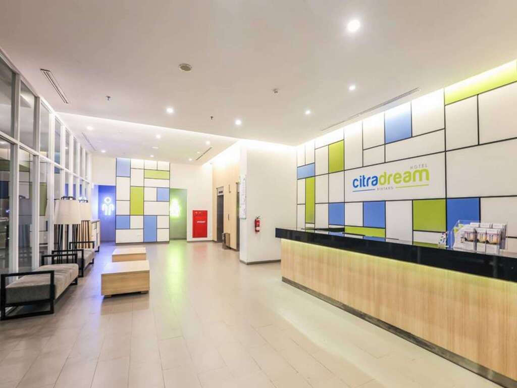 Южный Тангеранг: Hotel Citradream Bintaro
