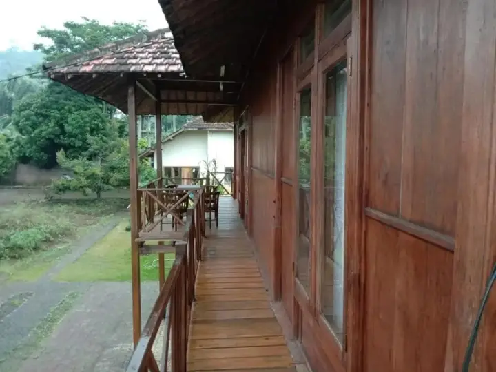 Бату: Rumah Kayu Sumberrejo