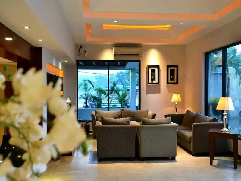 Караванг: Hotel Omega Karawang
