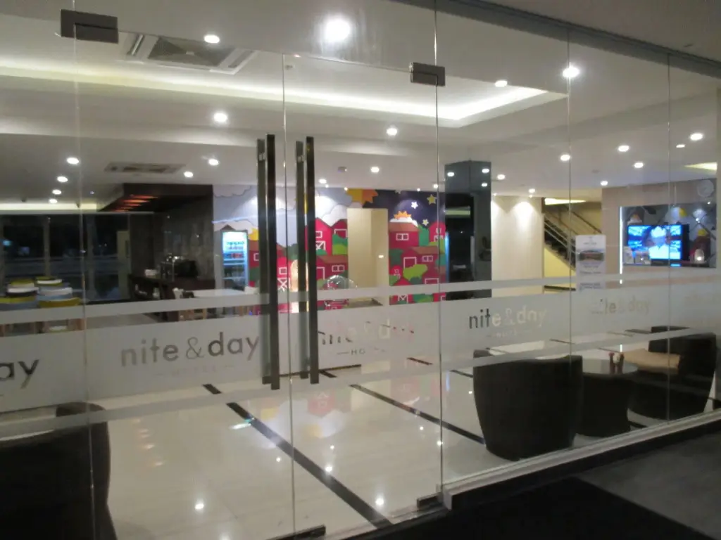 Батам: Nite and Day Batam Jodoh Square