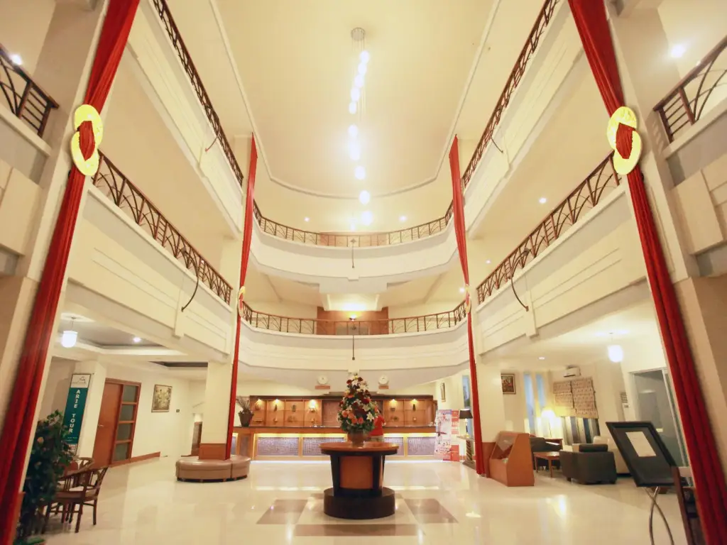 Тегал: Horison Plaza Tegal