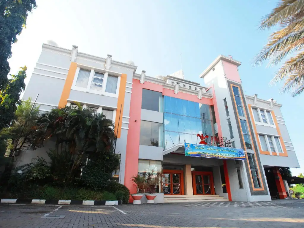 Тегал: Horison Plaza Tegal