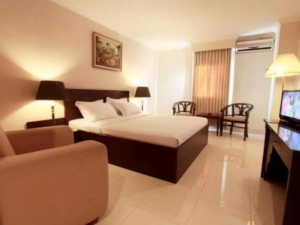 Тегал: Horison Plaza Tegal