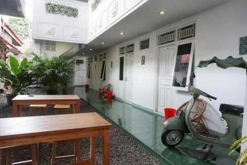 Депок: MashBrow Hostel