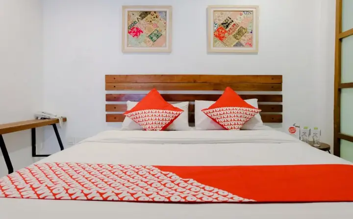 Маланг: OYO 626 Augustina Home