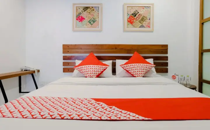 Маланг: OYO 626 Augustina Home