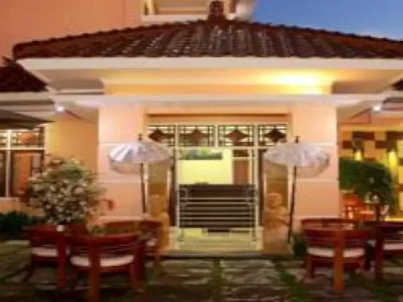 Матарам: Adi Sankara Hotel