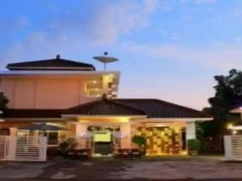 Матарам: Adi Sankara Hotel